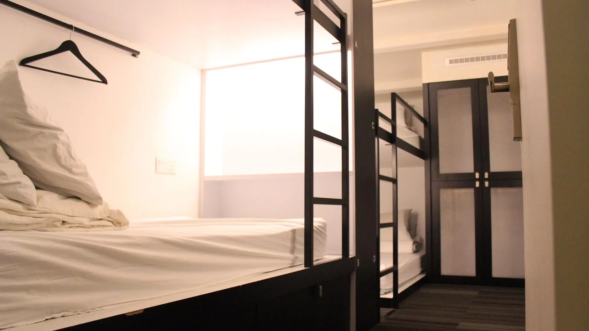 Capsule hotel Bunc Hostel Singapore
